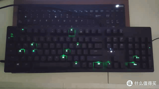 雷蛇键盘只能玩儿游戏?不存在的-雷蛇RAZER 猎魂光蛛游戏光学机械键盘评测