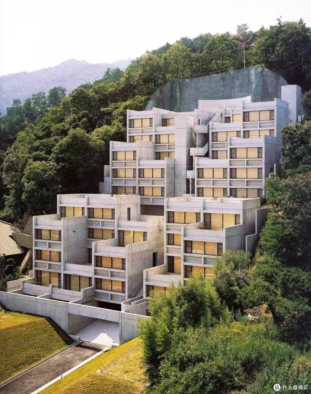 ▲六甲山集合住宅,1983