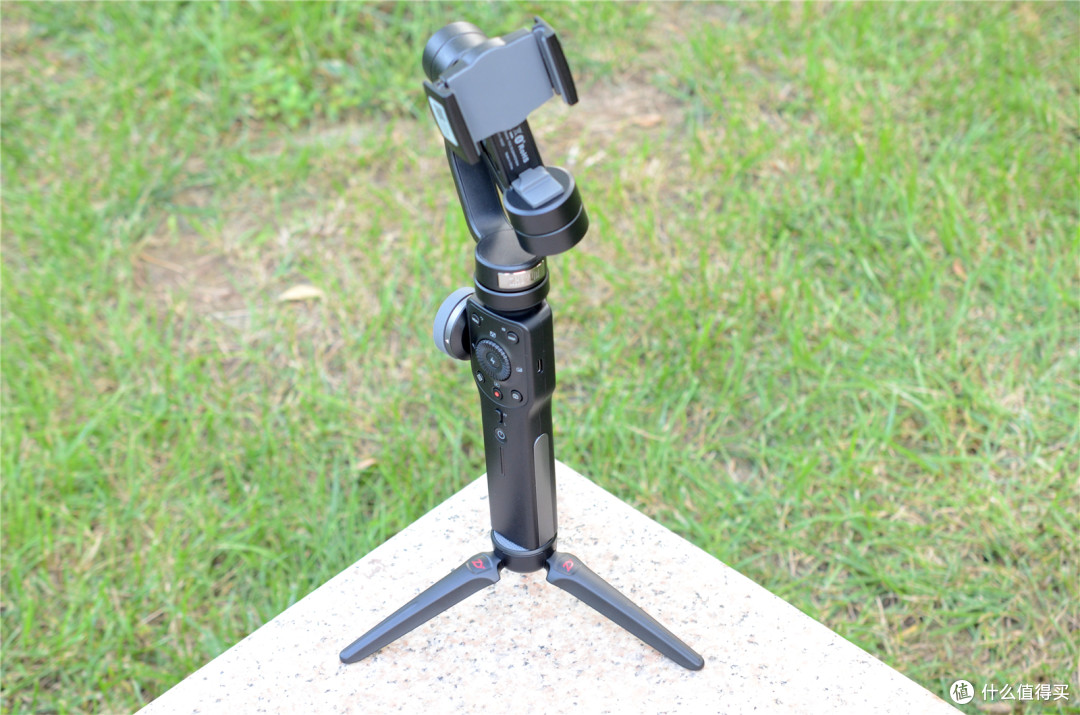 拍视频有它大片就成功了一大半-ZHIYUN SMOOTH 4稳定器体验