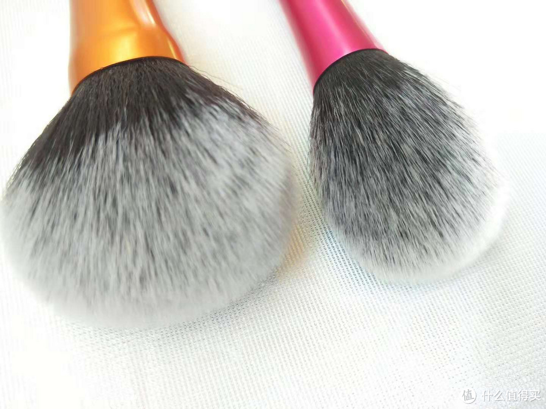 用RT化妆工具画出完美无暇、服帖快速的妆容（视频体验）
