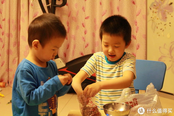 十一空闲做啥好?带着俩娃DIY制作手工牛轧糖