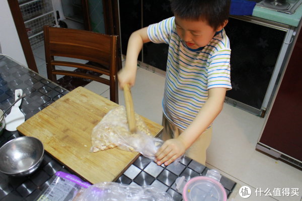 十一空闲做啥好?带着俩娃DIY制作手工牛轧糖