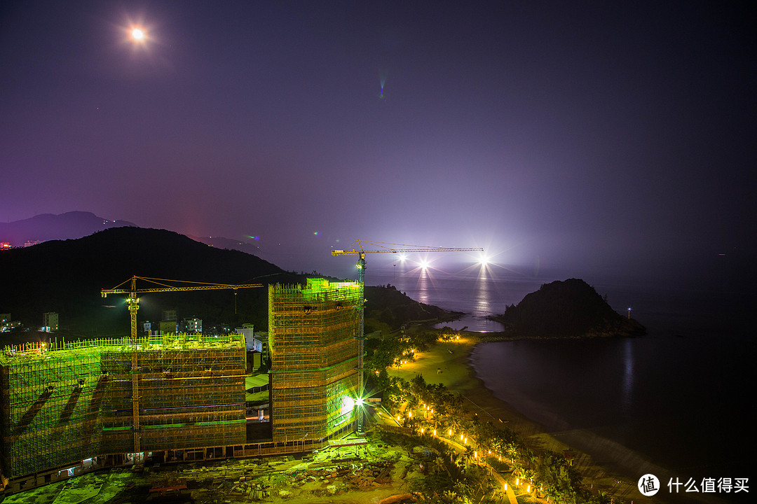 房间内外景