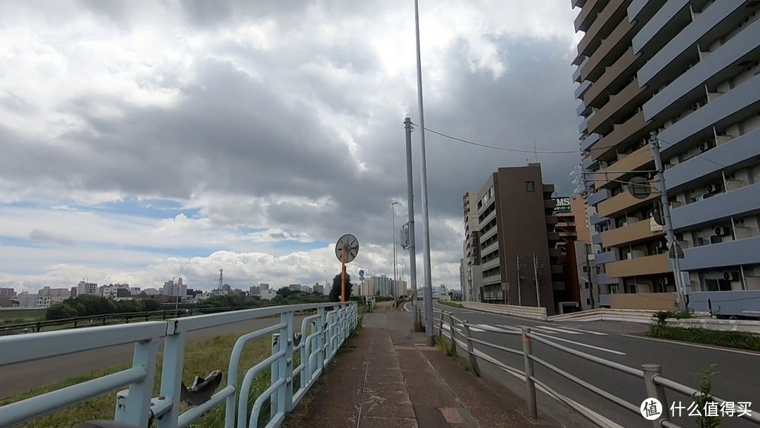 到了札幌市区就基本都要在人行道上骑车了