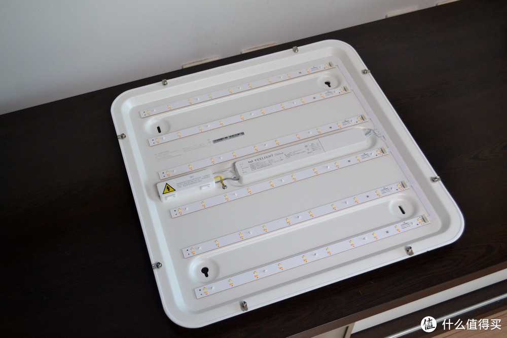 智能LED灯的新选择—Yeelight皓石LED吸顶灯Plus