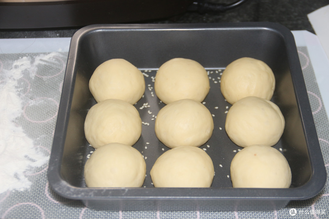 包入红豆馅放烤盘