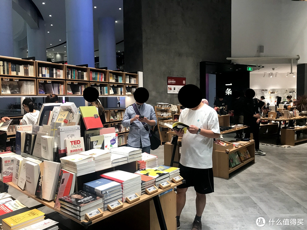  薅完线上薅线下 探店有腔调的“一条”实体店