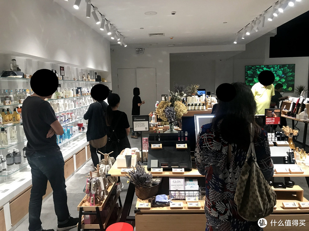  薅完线上薅线下 探店有腔调的“一条”实体店