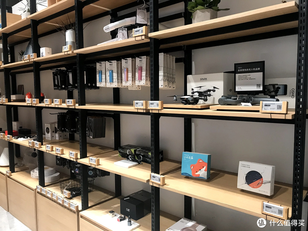  薅完线上薅线下 探店有腔调的“一条”实体店