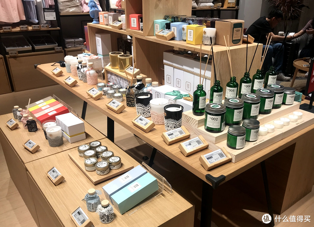  薅完线上薅线下 探店有腔调的“一条”实体店