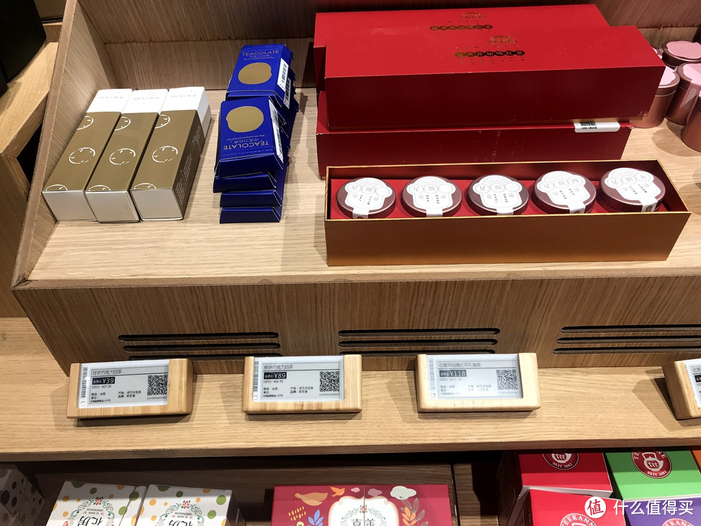  薅完线上薅线下 探店有腔调的“一条”实体店