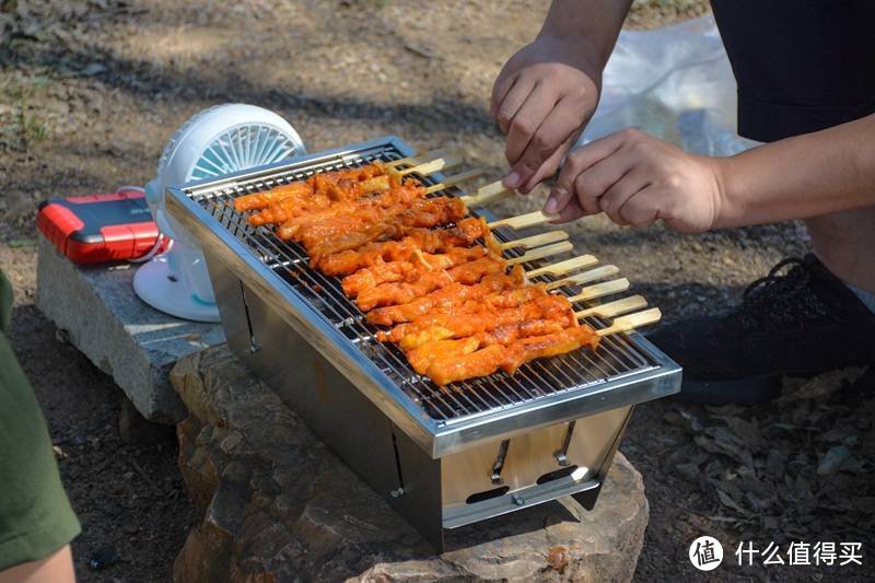 原来烧烤没那么麻烦，带上早风便携烧烤炉找个地就好