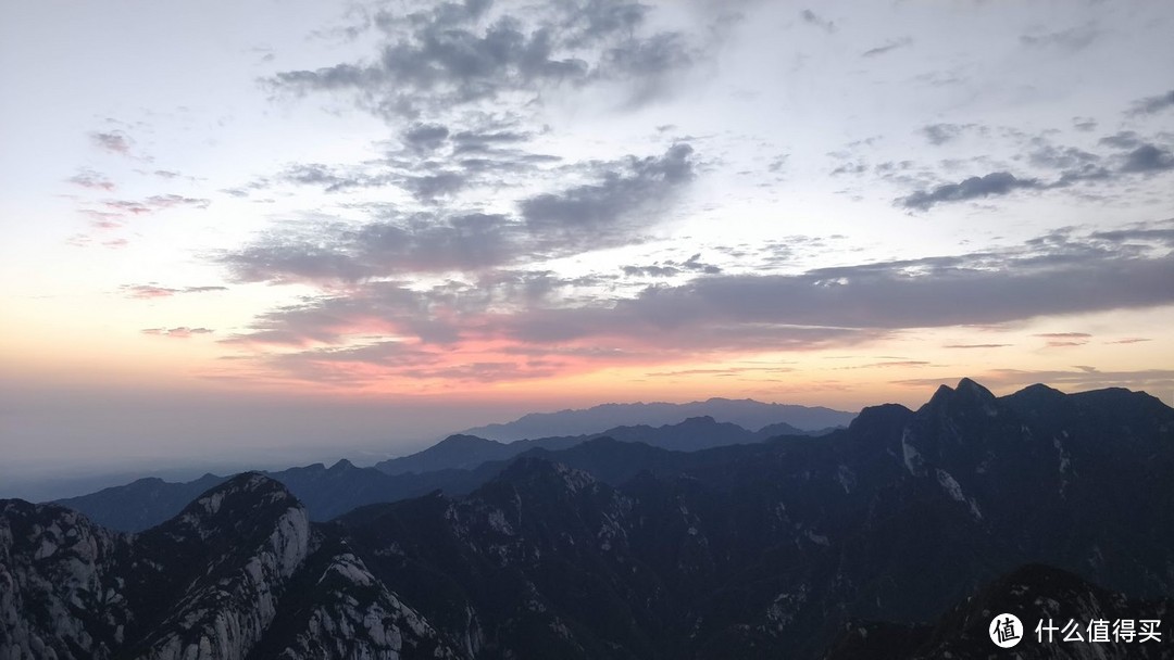 还以为厚厚的云会挡住太阳，谁知绕到了云前，完美的日出，好运气