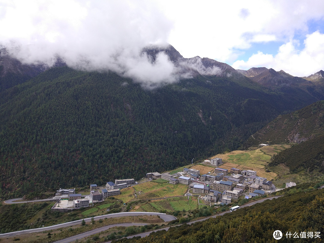 继普吉深潜，看过巴厘岛金打马尼火山；这一次，我们踏上海拔4000米的稻城亚丁，壮丽到令人震撼！