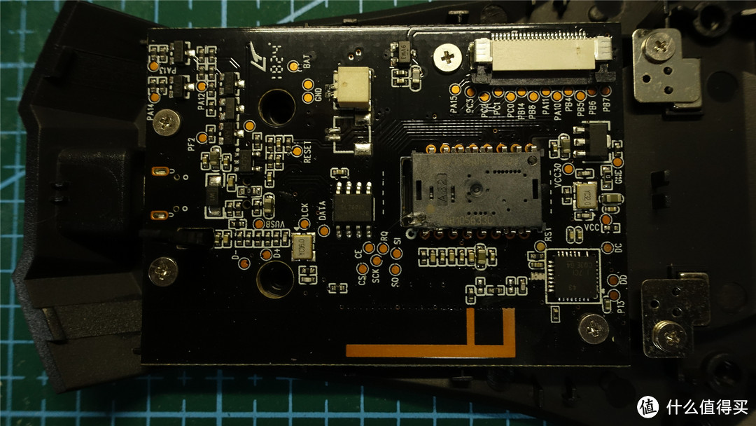 OLED、RGB,我买的究竟是鼠标还是显示器?雷柏VT 950电竞双模鼠标测评
