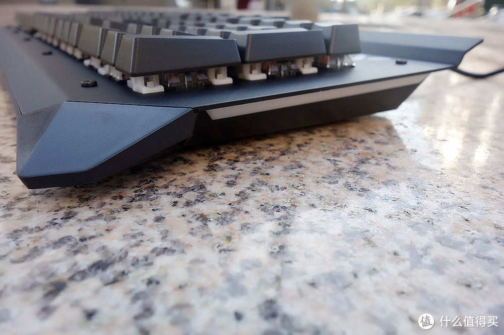 雷柏V750机械键盘评测：实力派新闪耀，专为游戏玩家打造