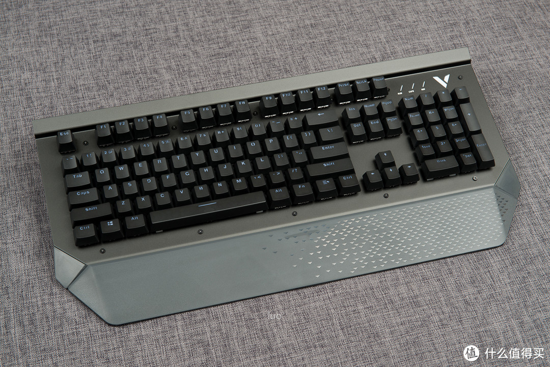 雷柏V780防水背光游戏机械键盘开箱分享