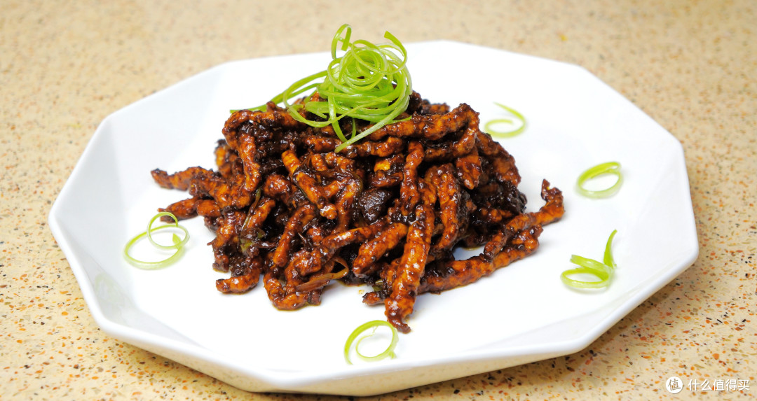 吃货的梦想是用肉来炒肉！我就这样做京酱肉丝，行不行？？