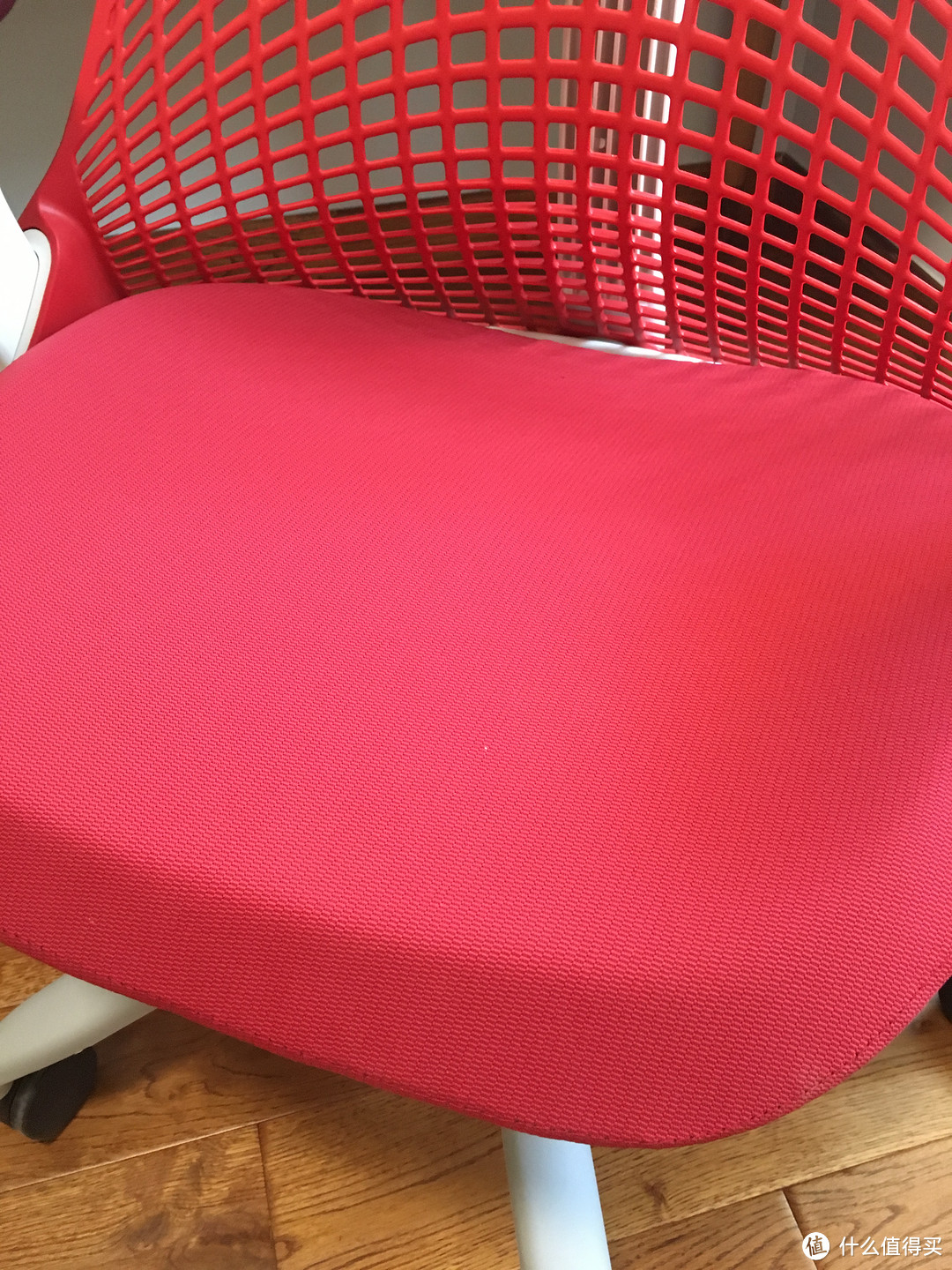 椅子也能红黑配——Herman Miller 赫曼米勒 Sayl Chair 电脑椅