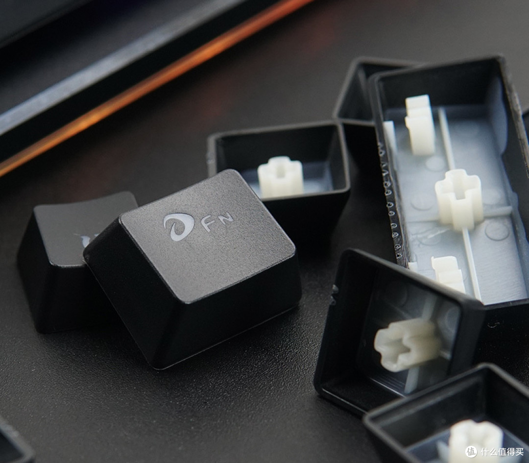 达尔优EK925 RGB机械键盘拆解评测