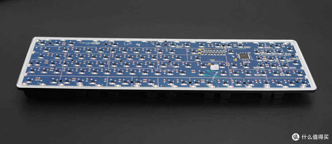 达尔优EK925 RGB机械键盘拆解评测