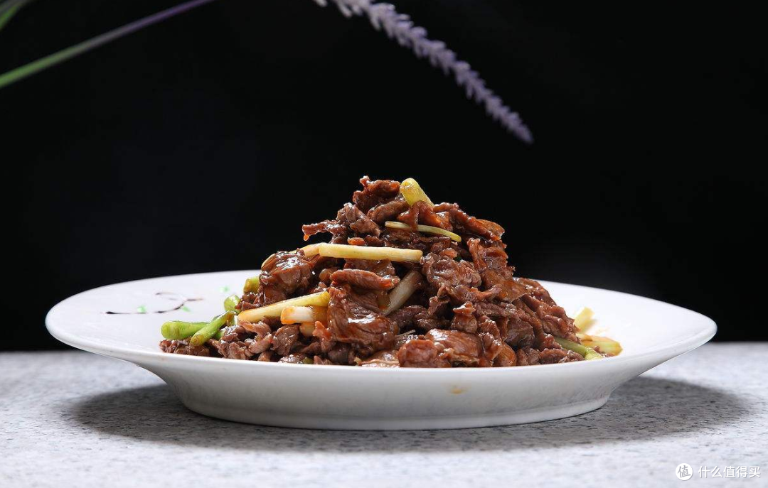吃货的梦想是用肉来炒肉！我就这样做京酱肉丝，行不行？？