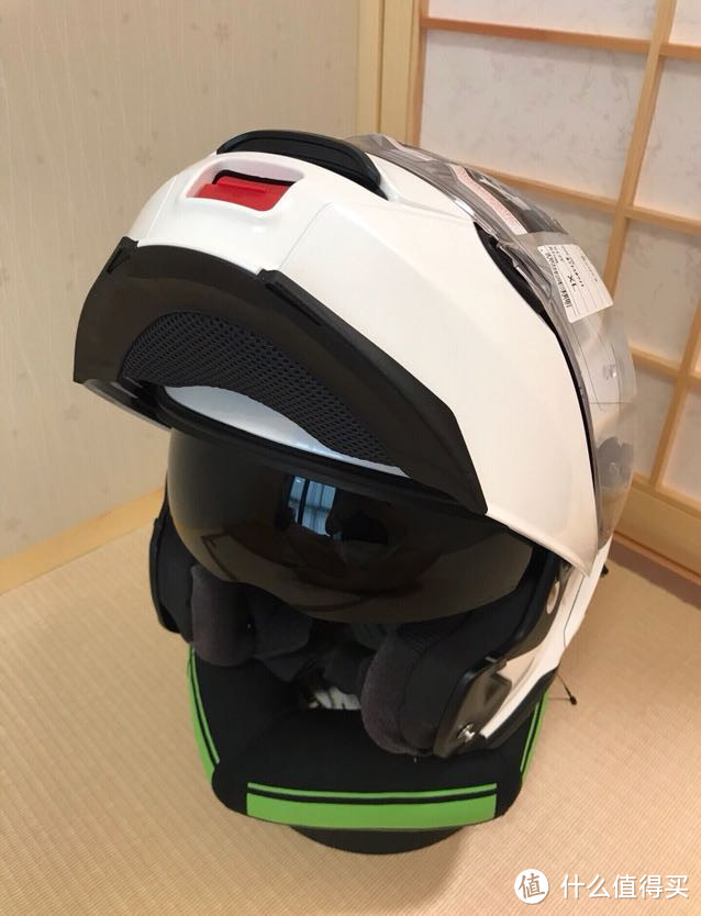 摩托车头盔 日本的ARAI、SHOEI，你值得拥有