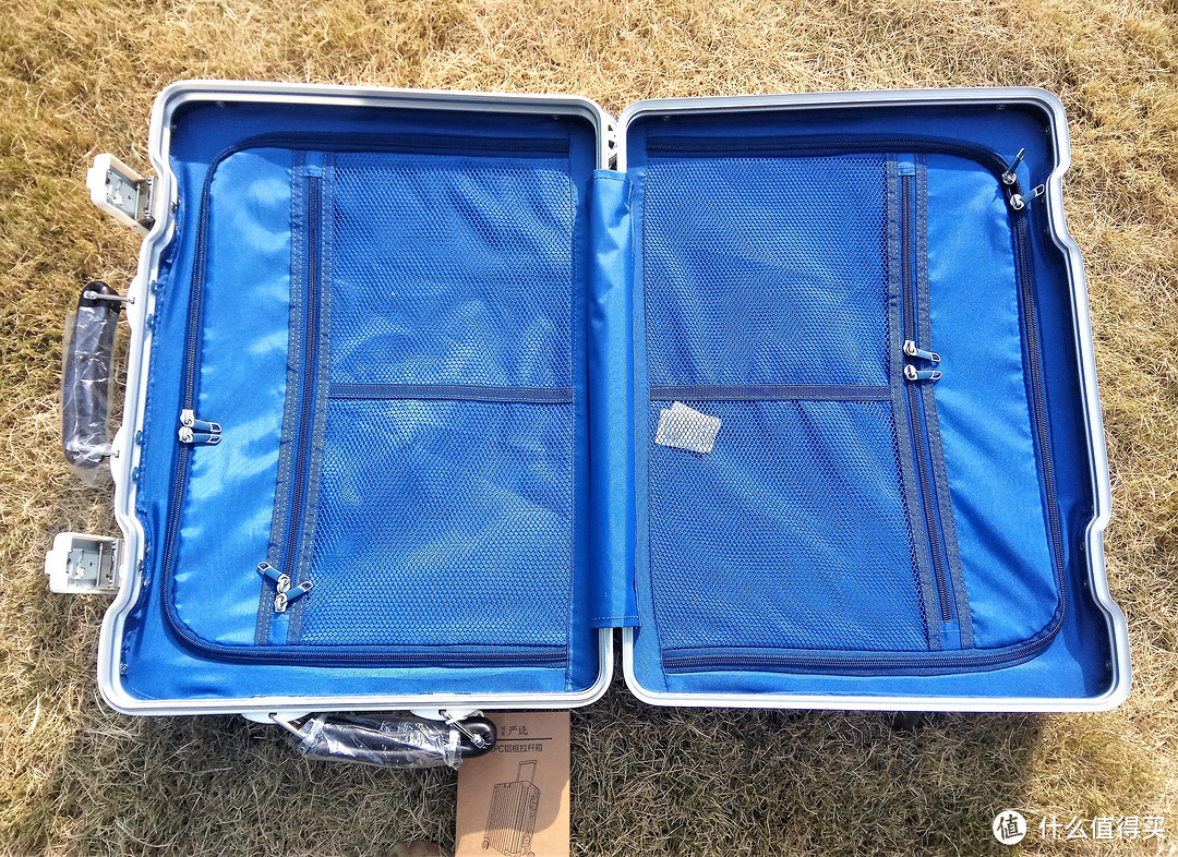 价格亲民，颜值在线：网易严选20寸铝框登机行李箱
