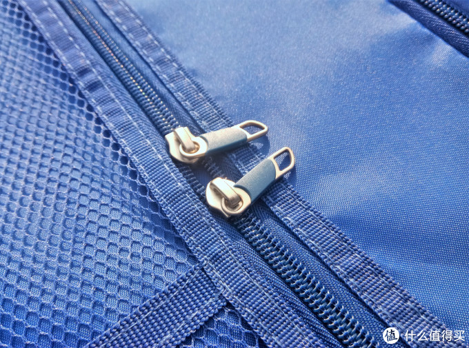 价格亲民,颜值在线:网易严选20寸铝框登机行李箱