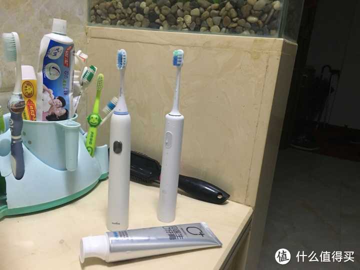 【轻众测】确认过眼神，我邂逅贝医生 电动牙刷＋定制牙膏…