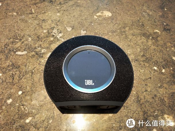 饱满圆润的卧室伴侣—JBL HORIZON闹铃音箱