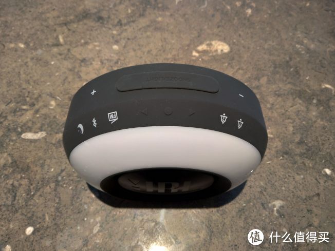 饱满圆润的卧室伴侣—JBL HORIZON闹铃音箱