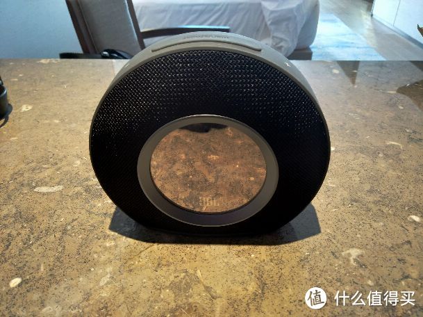 饱满圆润的卧室伴侣—JBL HORIZON闹铃音箱