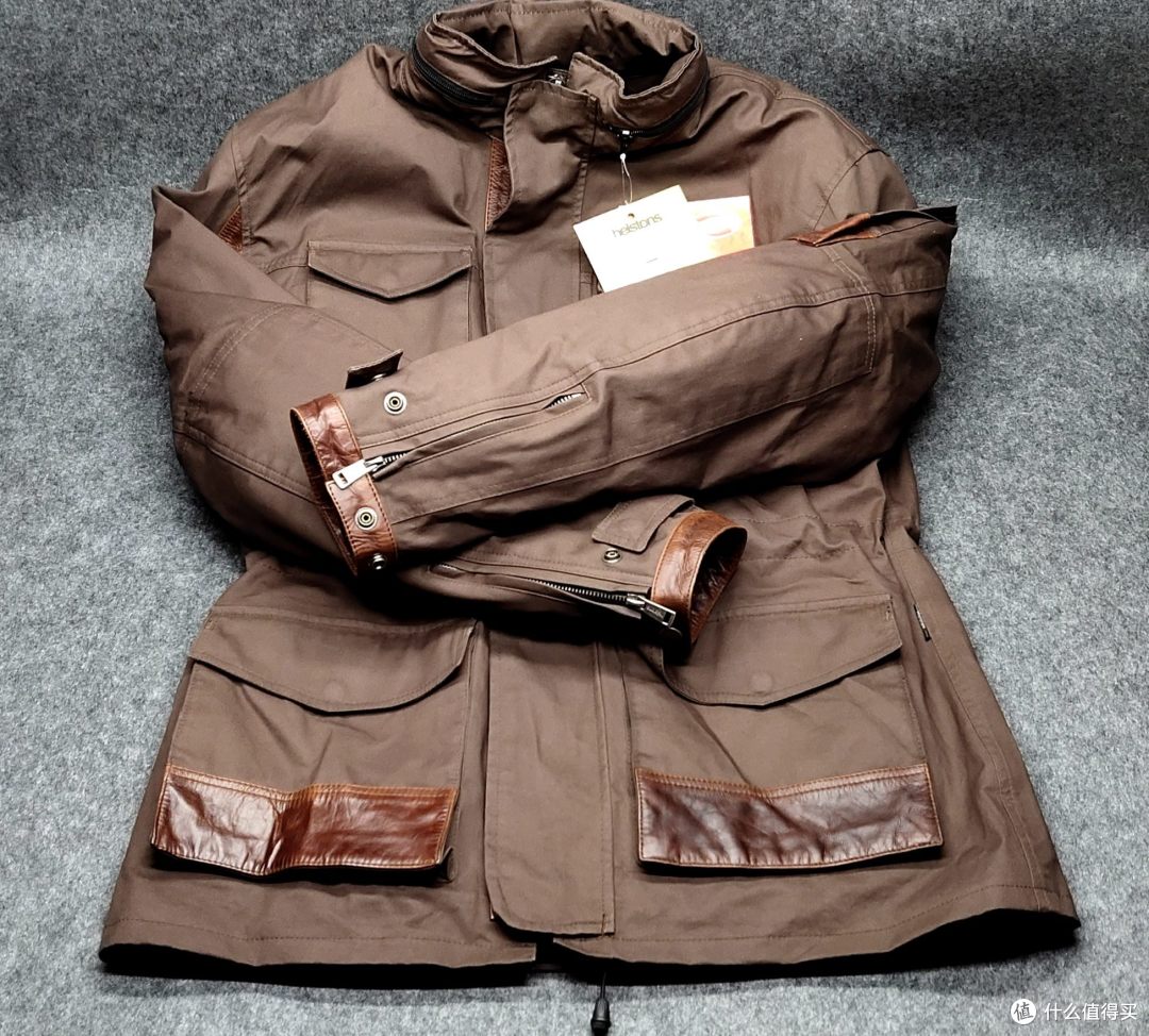 ▲▲▲没错，我今天要介绍的就是这款helstons的冬季骑行服，相较于楼上两款常见的骑行服种类来说，这款骑行服是不是走在了时尚的最前沿？真皮和防水材料相结合，搭配收腰设计，妥妥的摩界潮牌吧？