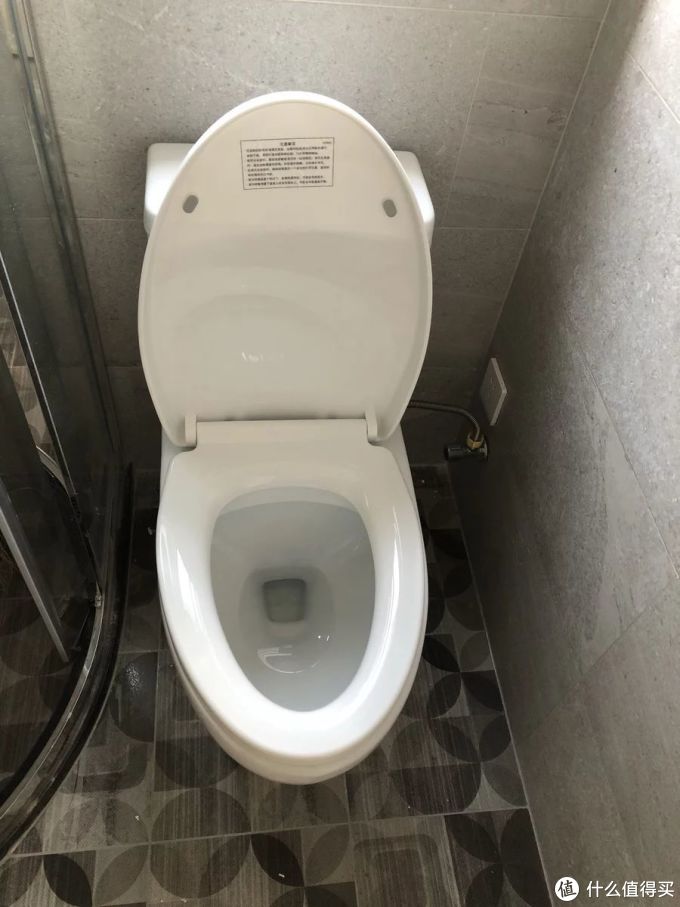 求助帖 篇一:双十一快来临了,家里急需两个马桶,这两款哪个比较好啊?