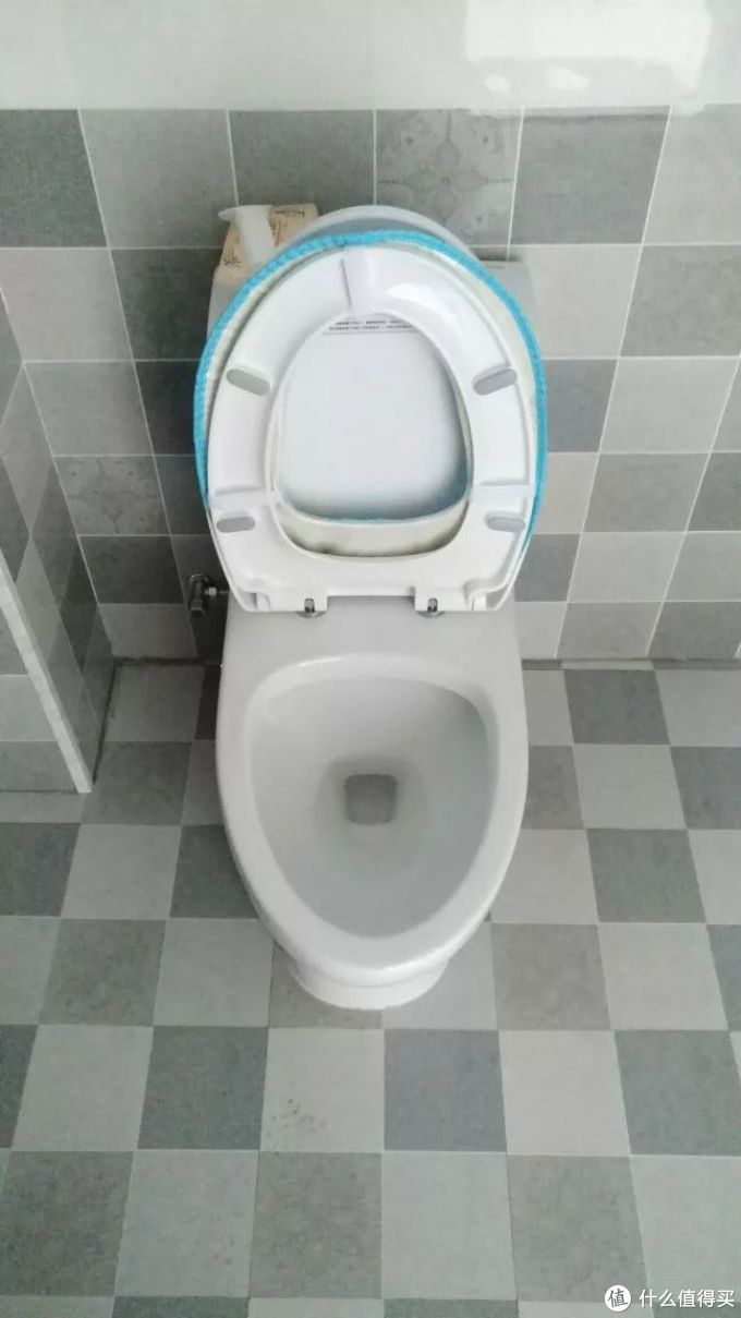 求助帖 篇一:双十一快来临了,家里急需两个马桶,这两款哪个比较好啊?