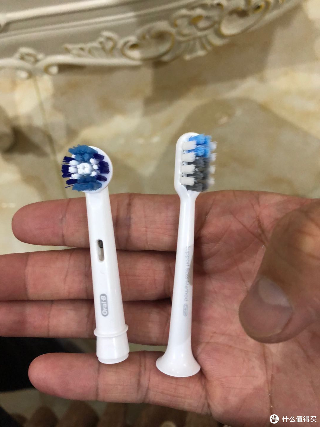 这是博朗的牙刷头和贝***牙刷头的对比