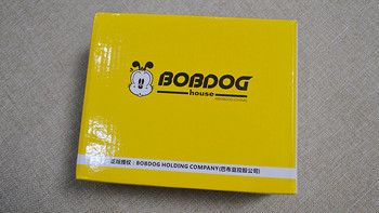 巴布豆 儿童休闲鞋外观展示(logo|鞋舌|鞋底|鞋口)鞋子的包装盒子为