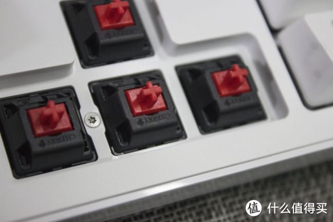 年轻人的第一把cherry键盘,悦米MK06樱桃版开箱