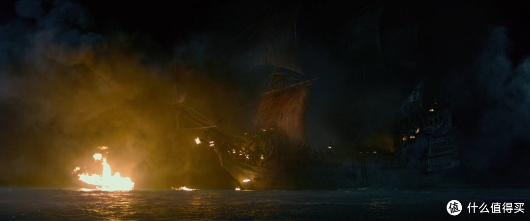 电影中黑胡子的船，跟黑珍珠号非常相似