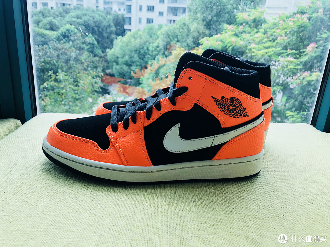 冠以扣碎之名，却无扣碎之值—AIR JORDAN MID 1 橙色篮球鞋