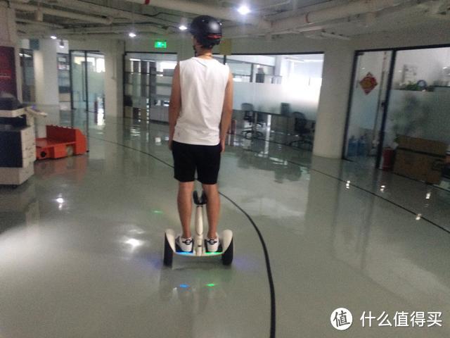 愿每一次出行,都有Smart4u 城市轻骑智能闪盔安全相伴