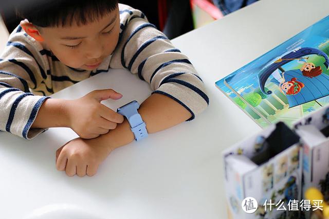 阿巴町 V600A儿童智能手表：IPX7防水+支付宝零钱管理