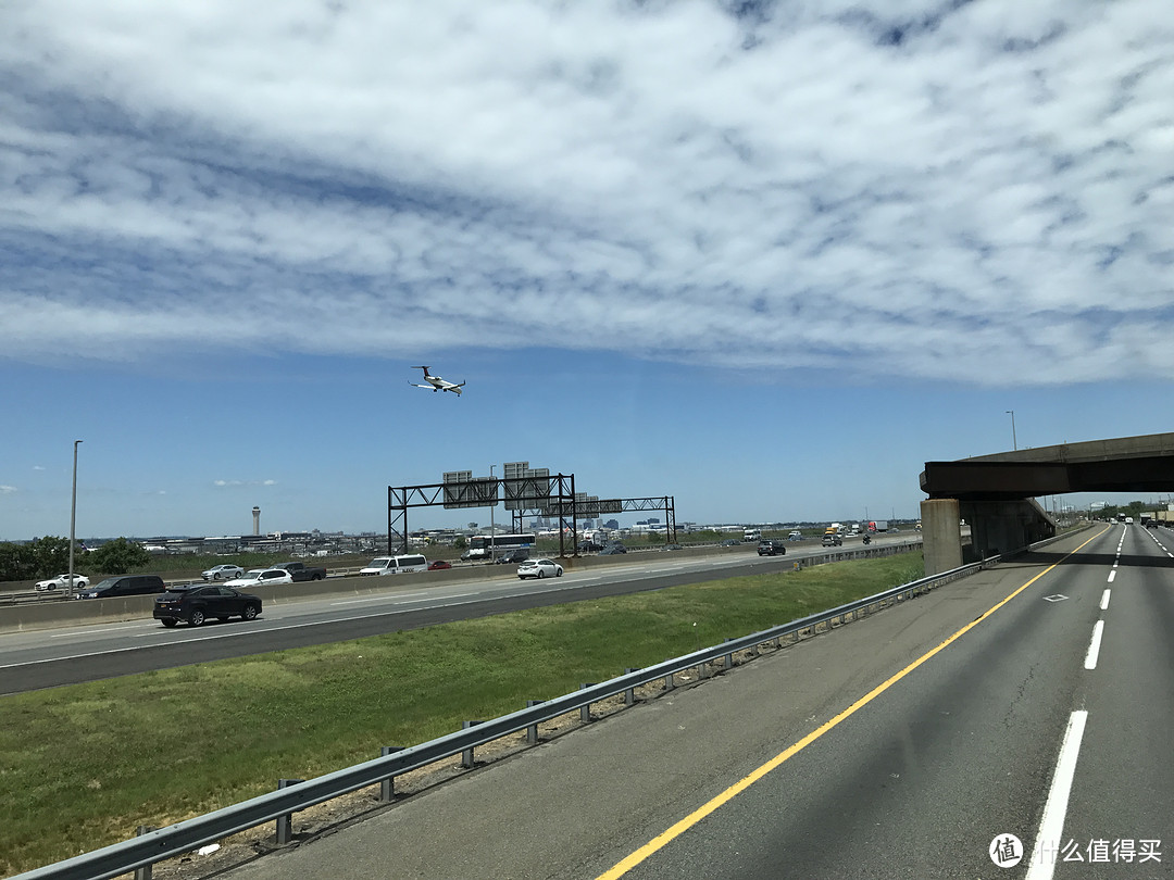 美国高速（纽约的纽瓦克国际机场在左边）