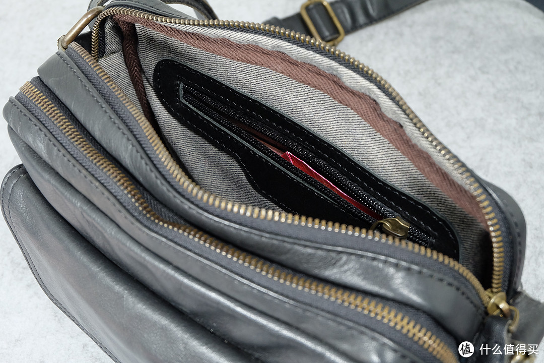 便宜能装耐用的通勤背包：我的日常通勤背包