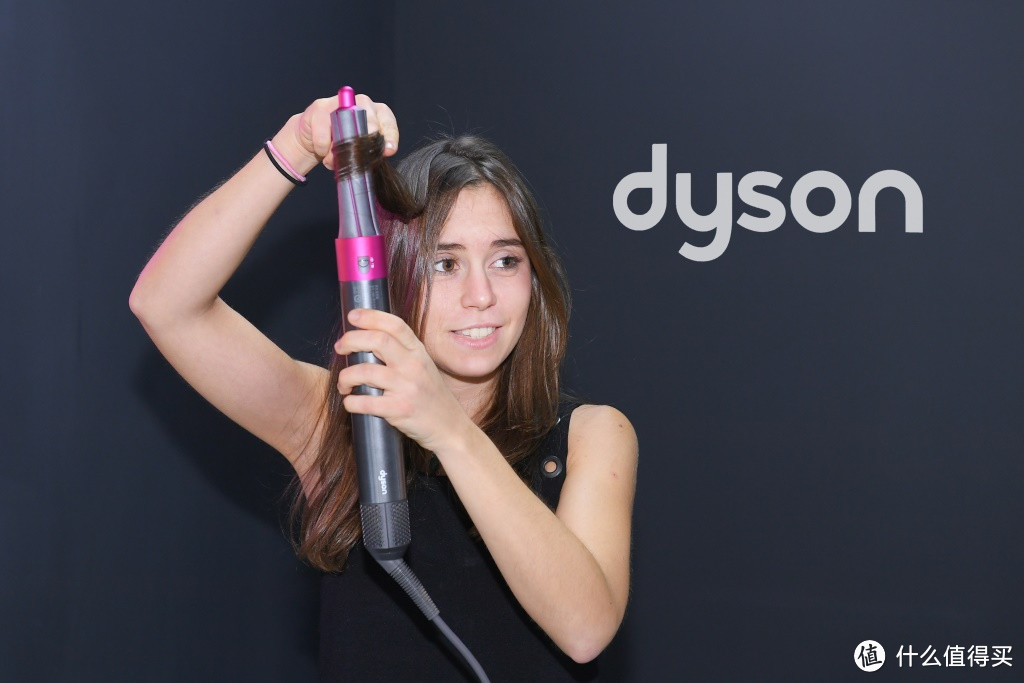 dyson 戴森 发布  Airwrap™美发造型器，善玩气流突破传统卷发棒屏障