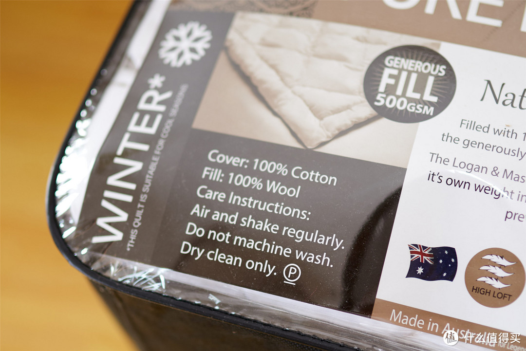 被套全棉材质，被芯由100%澳大利亚纯新羊毛填充，保养方式有说明：只能干洗，不能机洗（感觉这么大床被子机洗也挺费劲的吧）