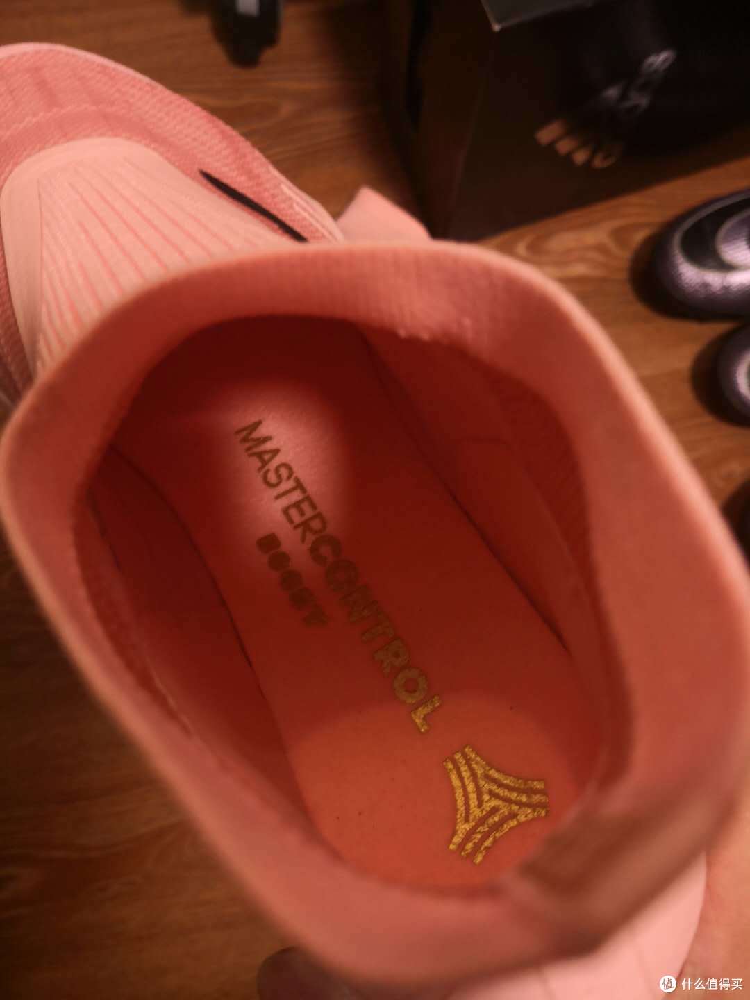 adidas阿迪达斯最新幻影系列,猎鹰18+粉色*级TF钉足球鞋初体验
