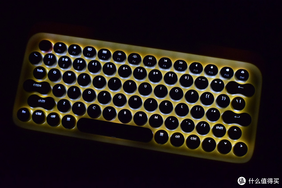 佳达隆青轴，有线、蓝牙双模设计的洛斐小黄鸭键盘体验点评