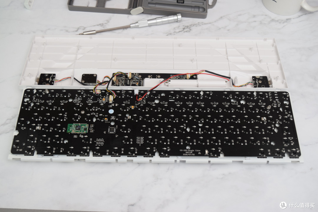 实力到底怎么样,GANSS GM108D蓝牙机械键盘拆解评测